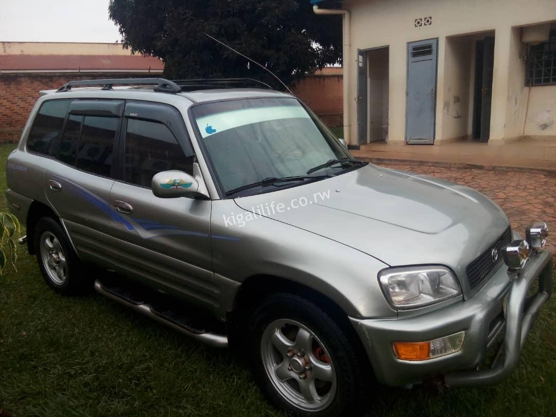 Toyota rav4 manual 2000: 4.5M - Buy and Sell Everything in Kigali.