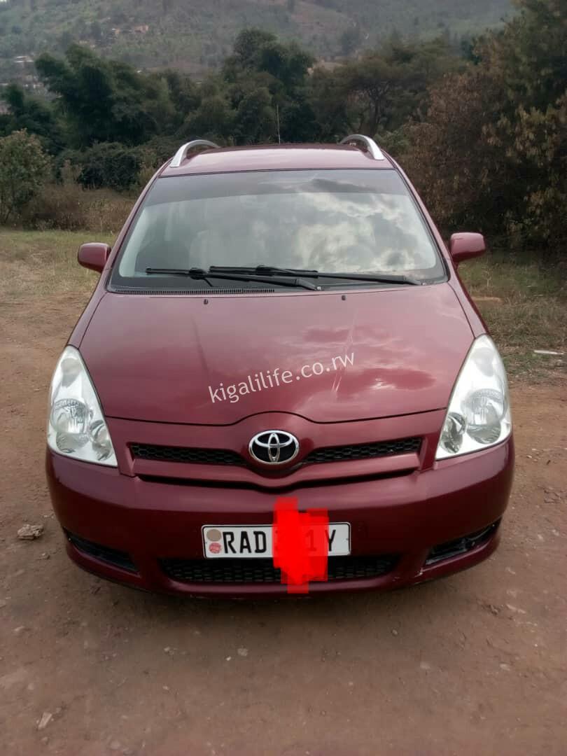 Toyota corolla verso manuel 2006 for sale at 7,5M