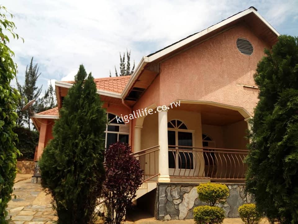 30ruanda Rent 5 Bedrooms house for rent in Ndera at 300k